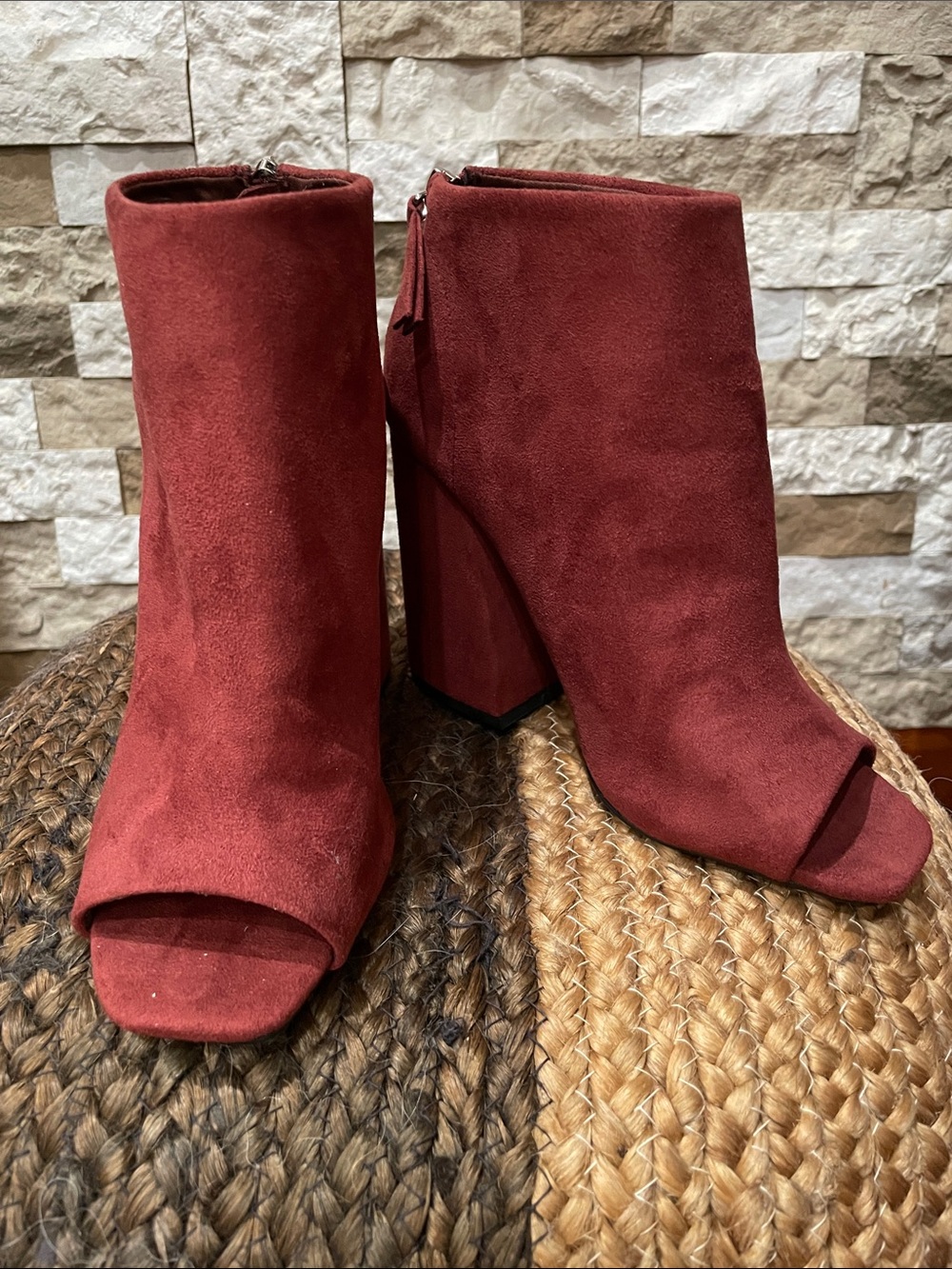 QUPID Open-Toe Suede-Like Block Heel Booties - Maroon Sz 6 1/2 - 7